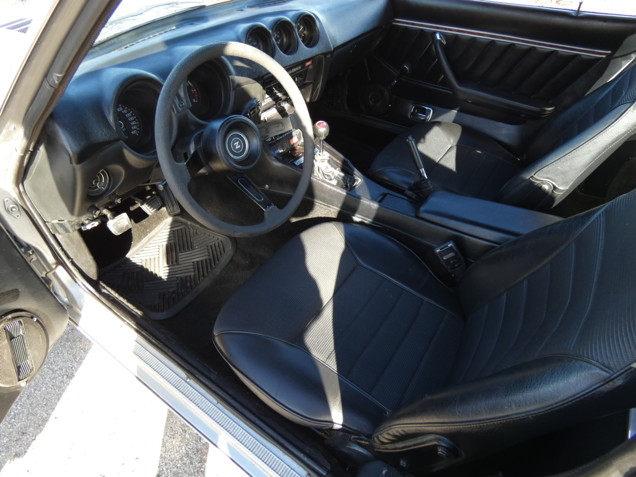 Nissan 280ZX 2dr Coupe 5-Spd 1977