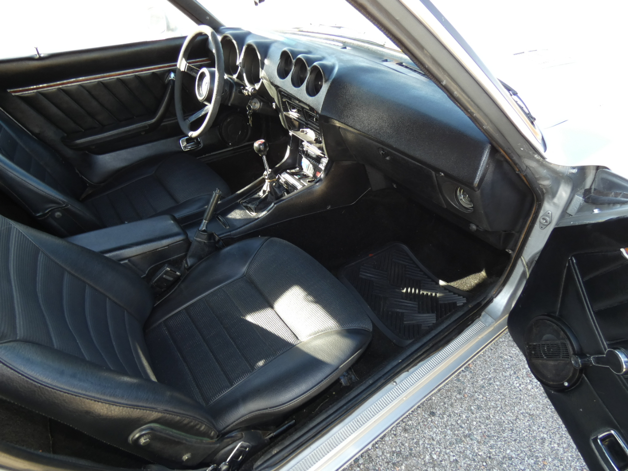 Nissan 280ZX 2dr Coupe 5-Spd 1977