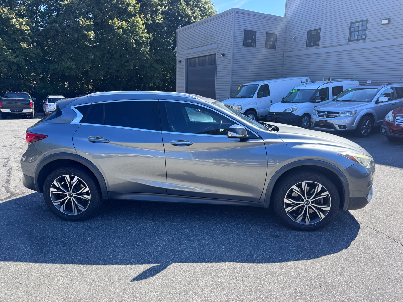 2017 INFINITI QX30