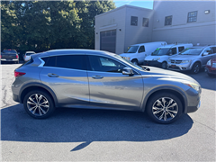 2017 Infiniti QX30  2017 Infiniti QX30