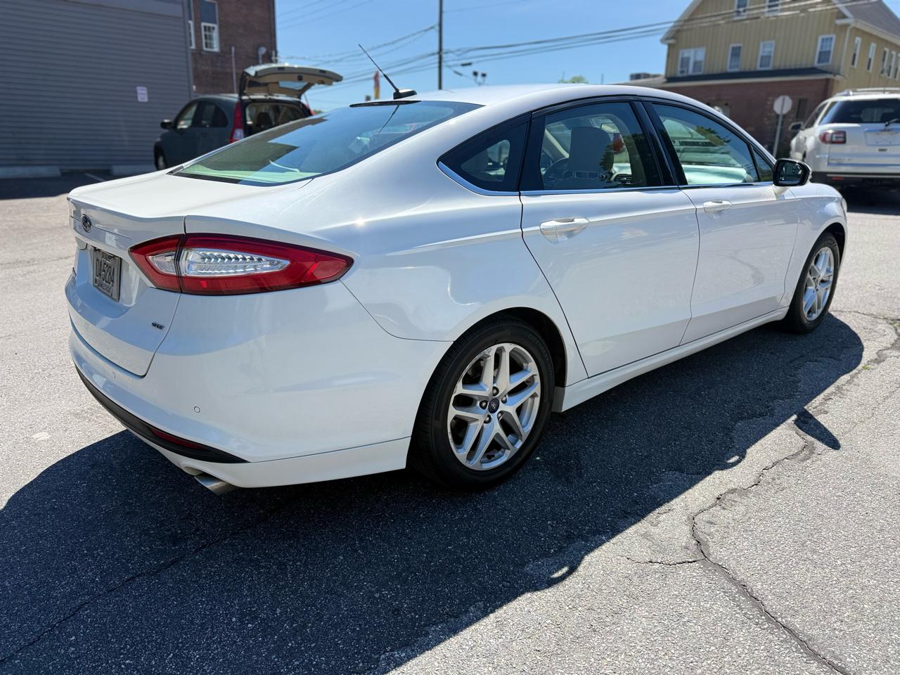 Ford Fusion SE 2015