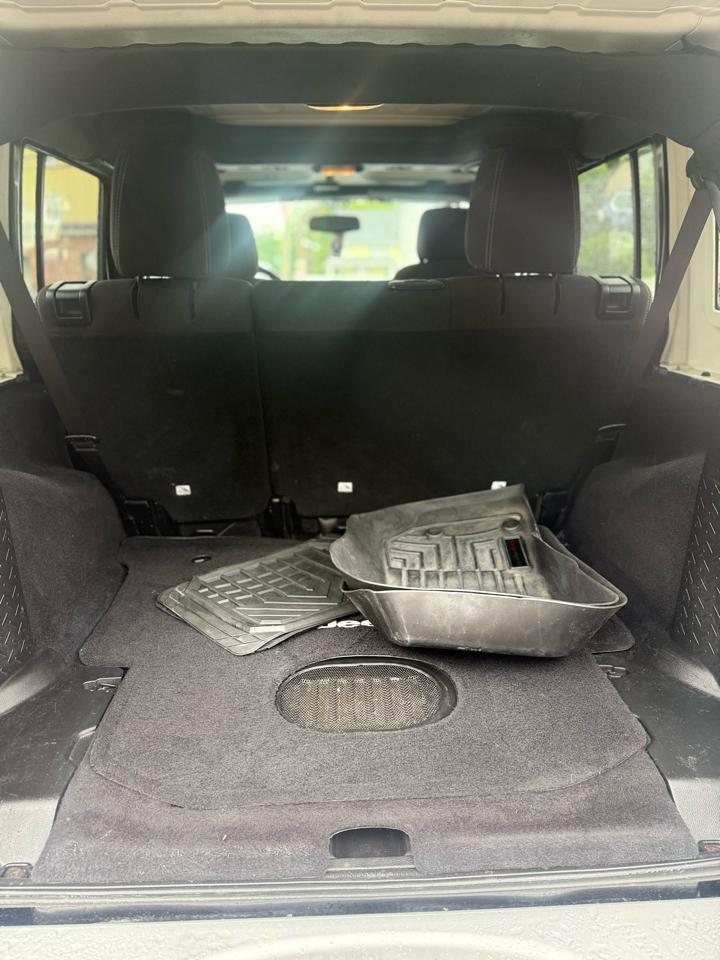 Jeep Wrangler Unlimited Sahara 4WD 2015
