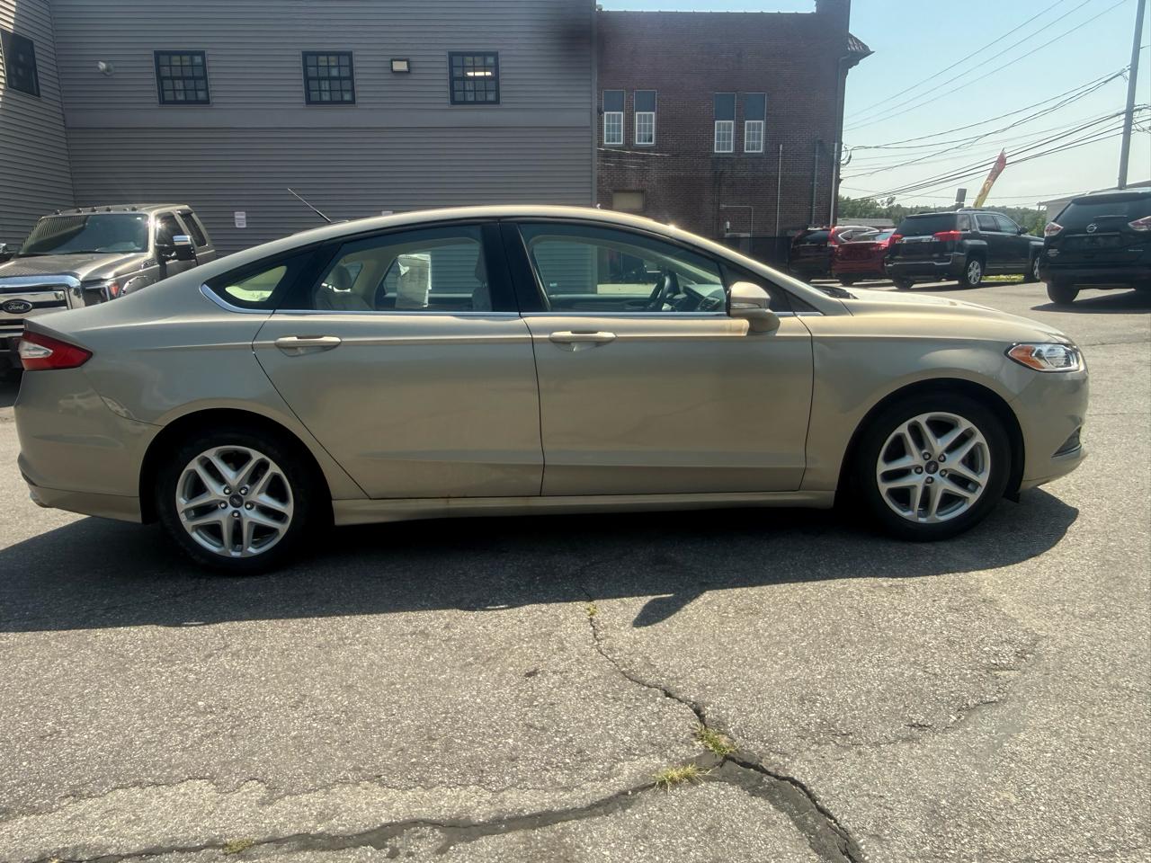 Ford Fusion SE 2016