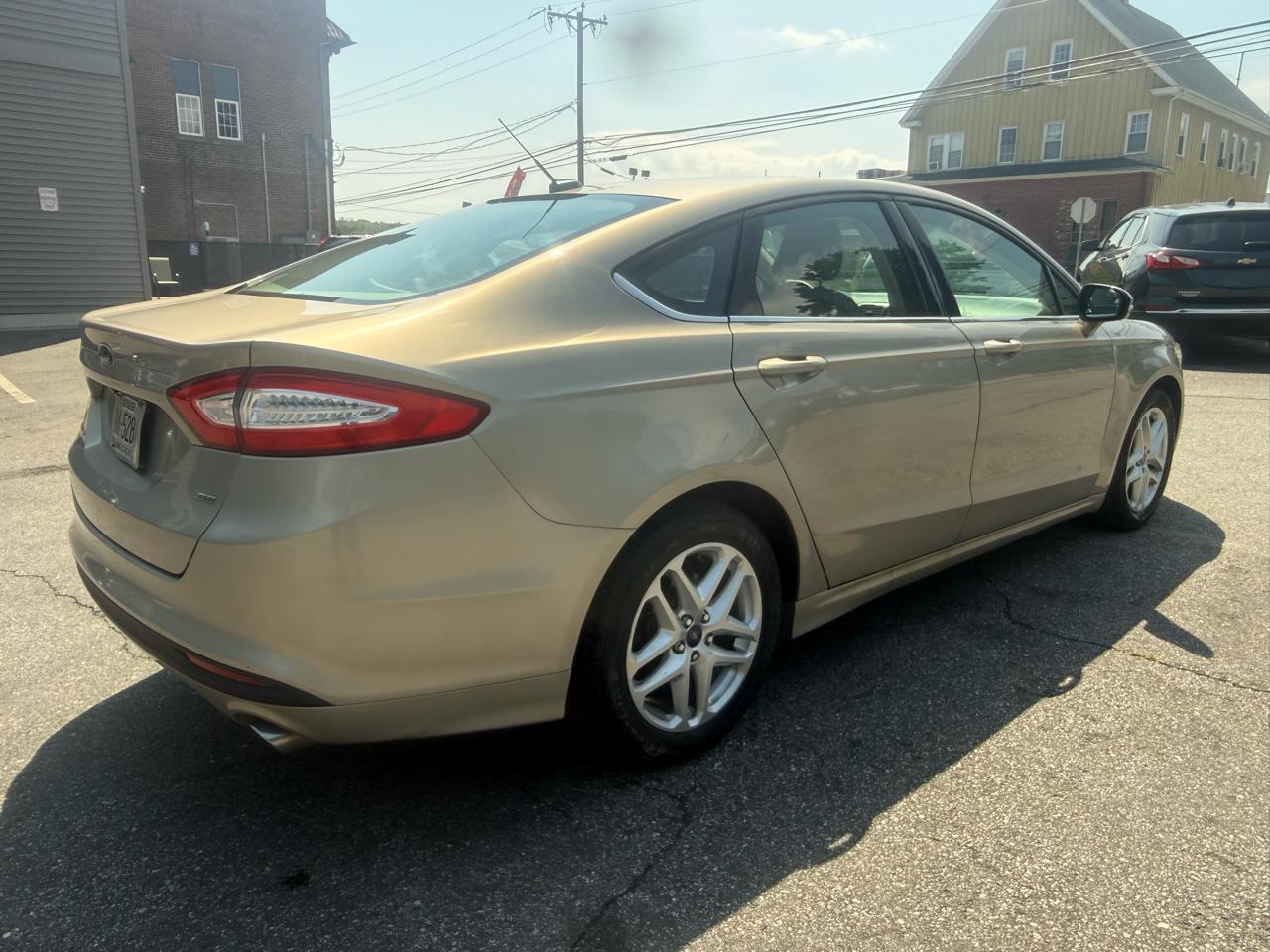 Ford Fusion SE 2016