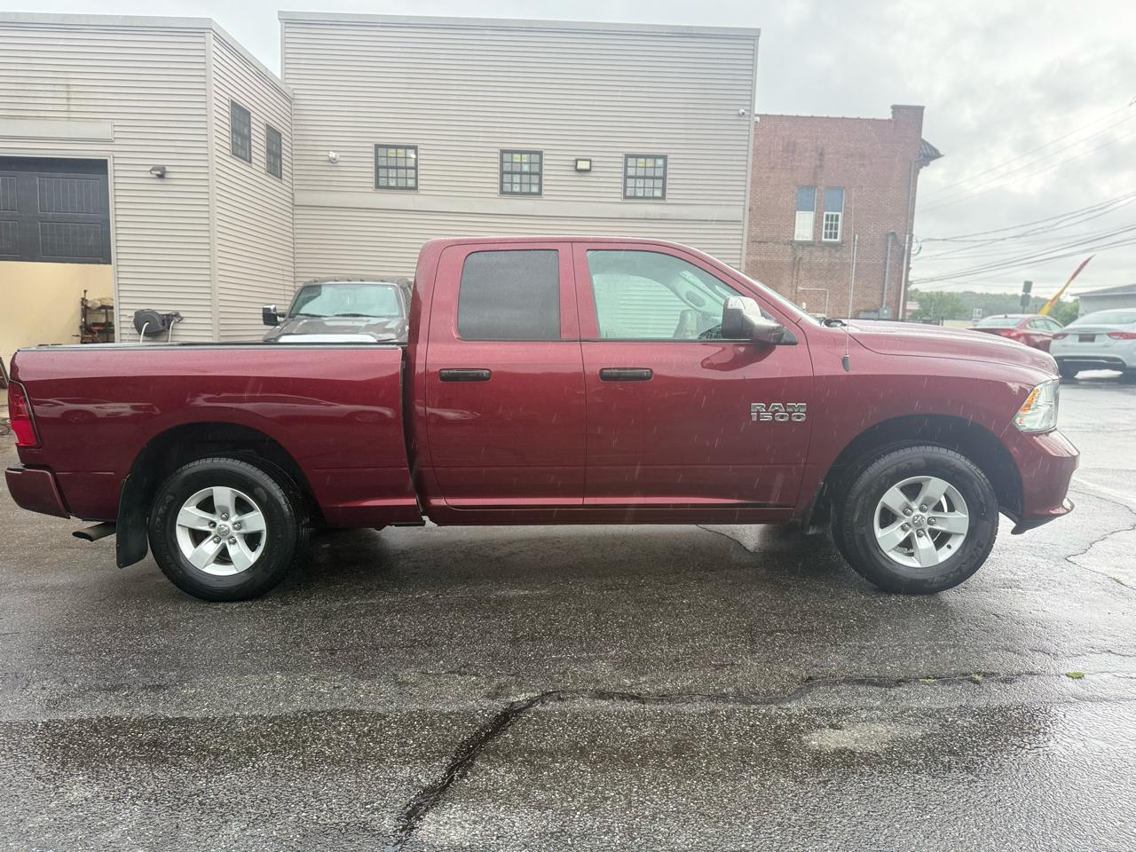 RAM 1500 4WD Quad Cab 140.5" Express 2018