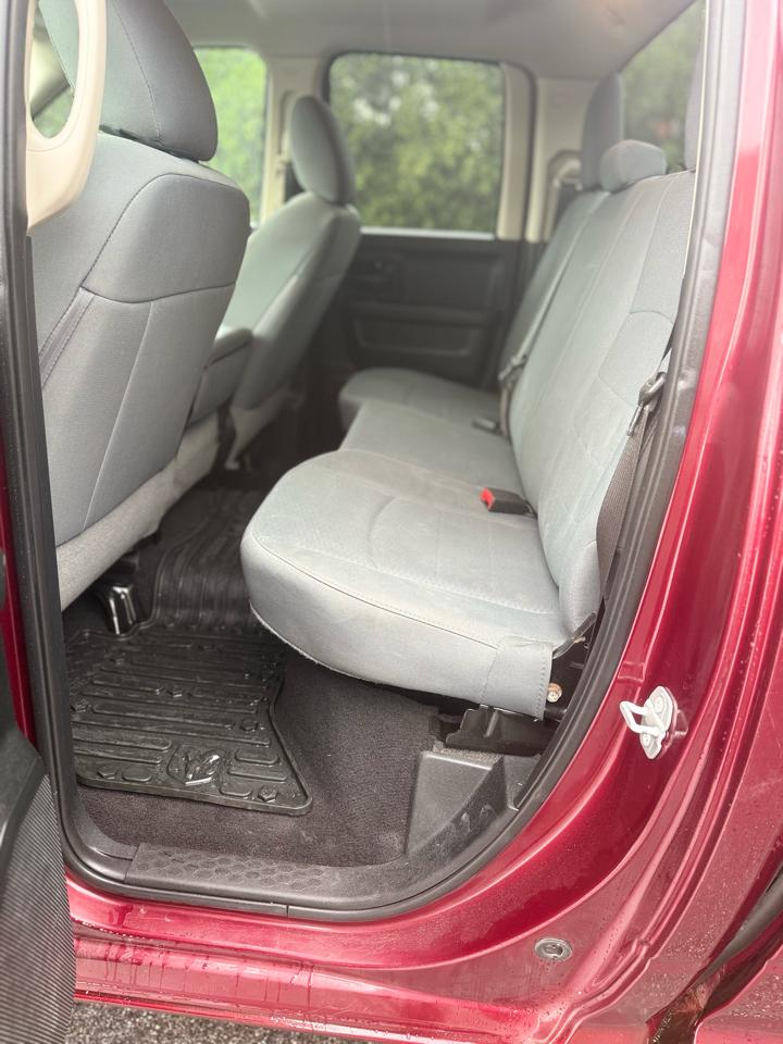 RAM 1500 4WD Quad Cab 140.5" Express 2018