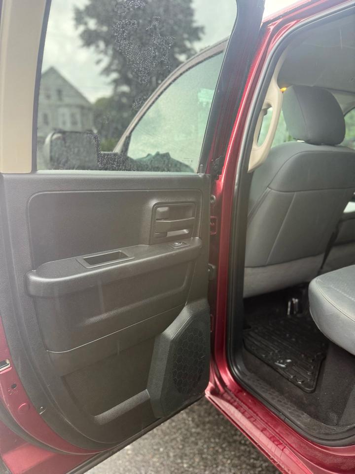 RAM 1500 4WD Quad Cab 140.5" Express 2018