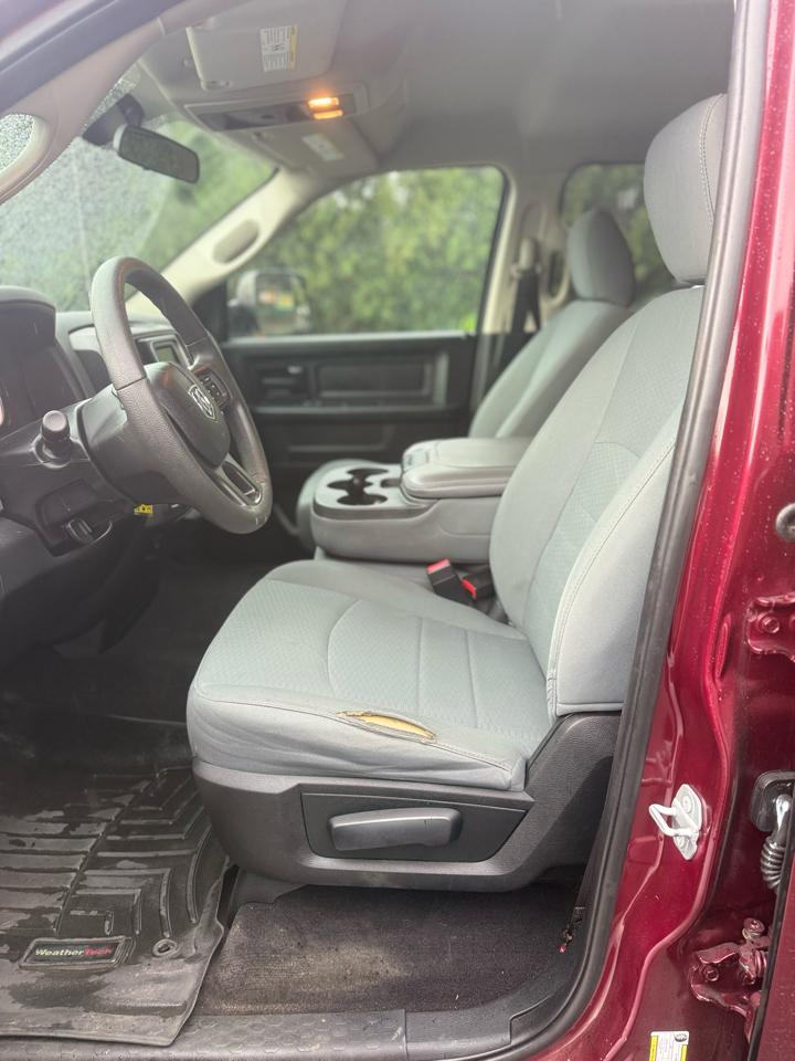 RAM 1500 4WD Quad Cab 140.5" Express 2018