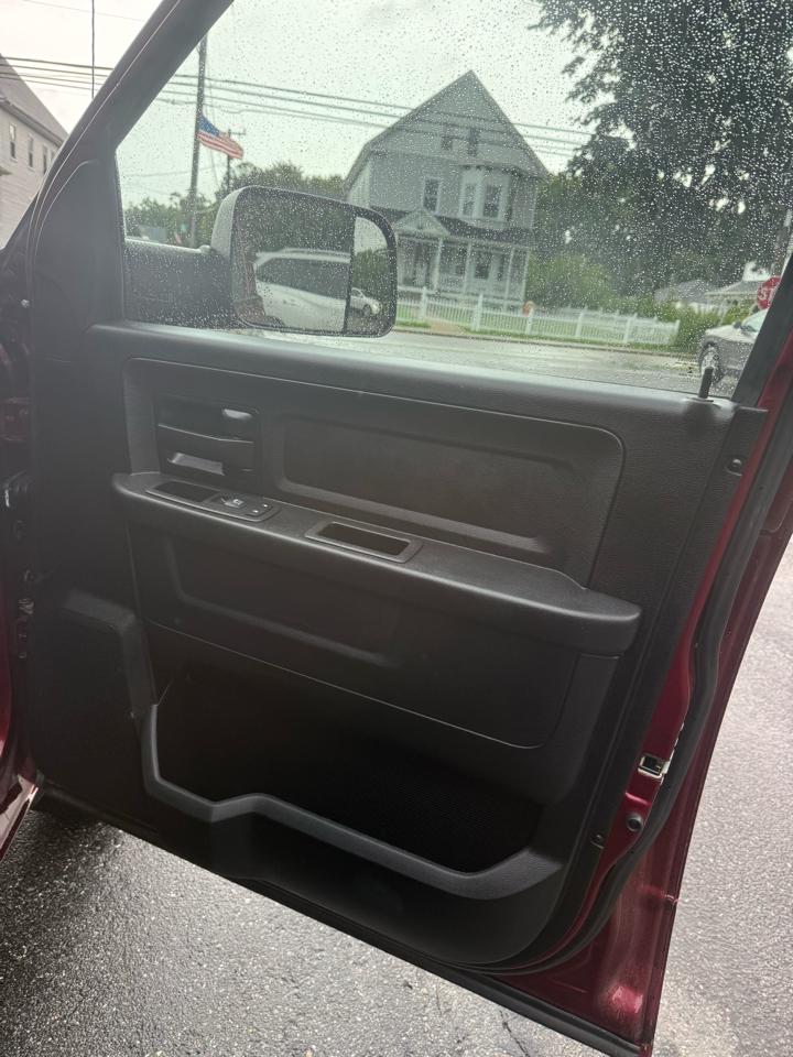 RAM 1500 4WD Quad Cab 140.5" Express 2018