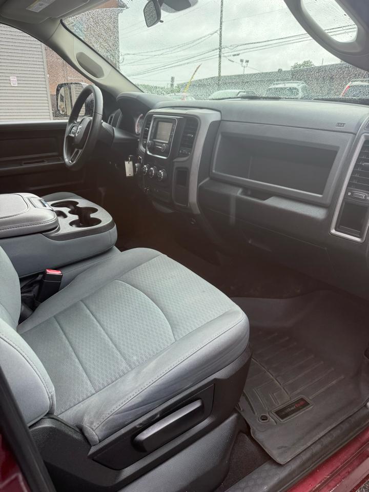 RAM 1500 4WD Quad Cab 140.5" Express 2018