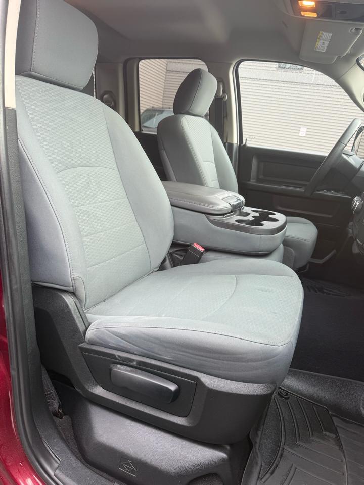 RAM 1500 4WD Quad Cab 140.5" Express 2018