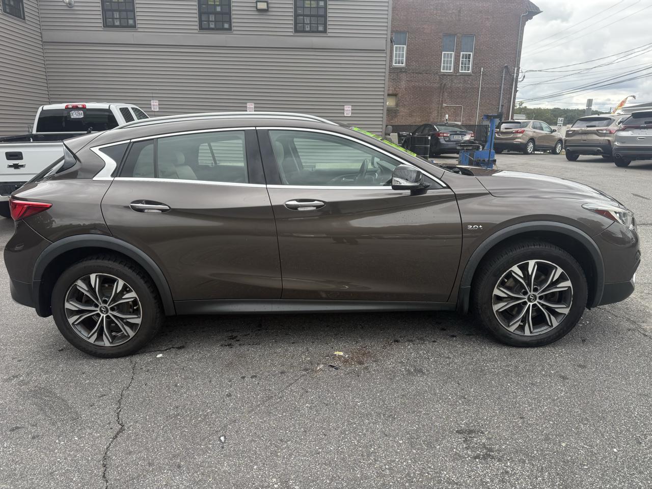 Infiniti QX30 Luxury AWD 2018