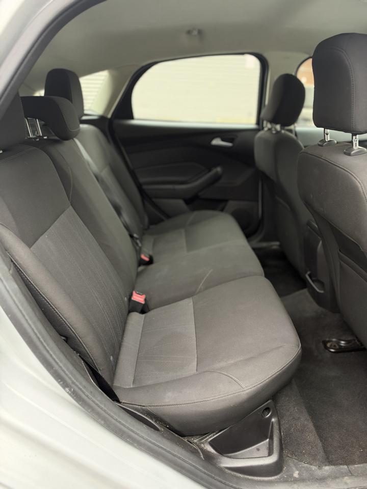 Ford Focus SE Hatch 2015