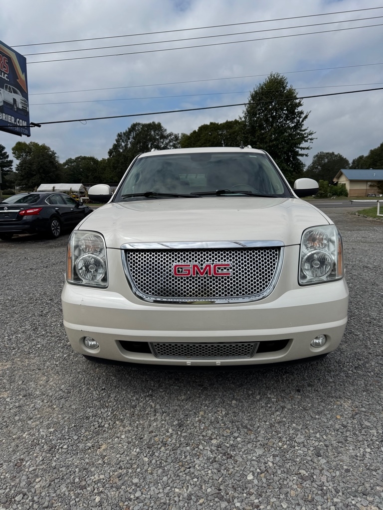 GMC Yukon Denali XL 4WD 2013 GMC Yukon Denali XL 4WD 2013