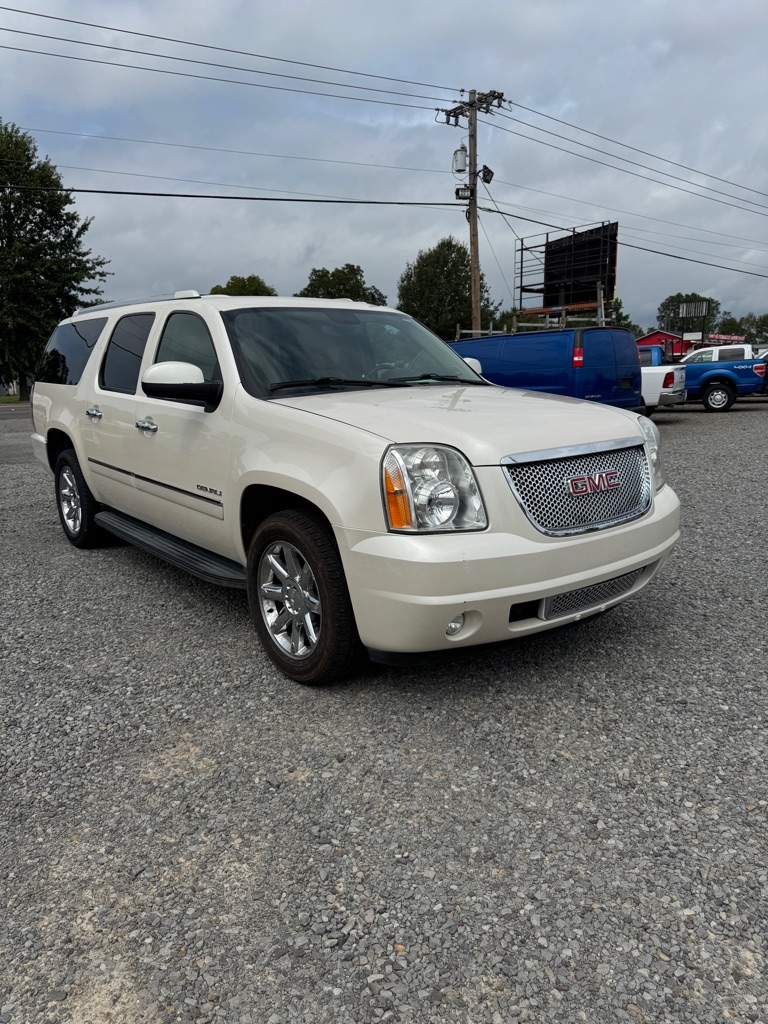 GMC Yukon Denali XL 4WD 2013 GMC Yukon Denali XL 4WD 2013