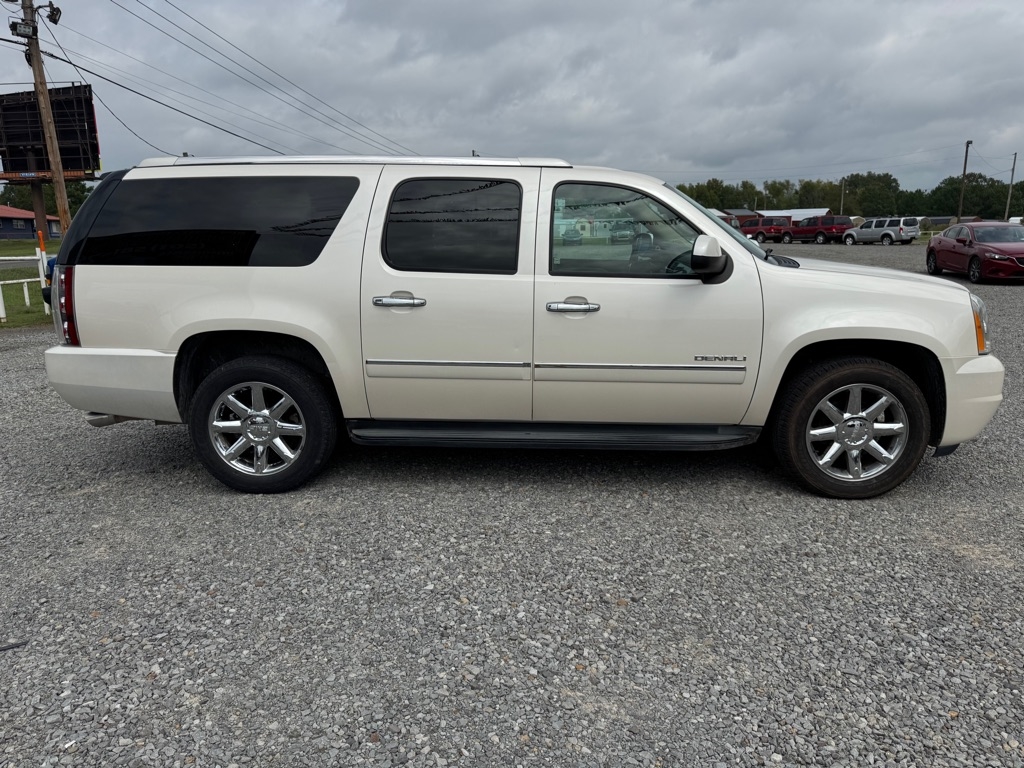 GMC Yukon Denali XL 4WD 2013 GMC Yukon Denali XL 4WD 2013