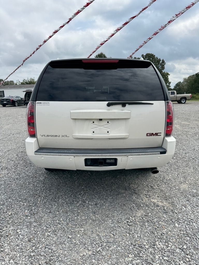 GMC Yukon Denali XL 4WD 2013 GMC Yukon Denali XL 4WD 2013