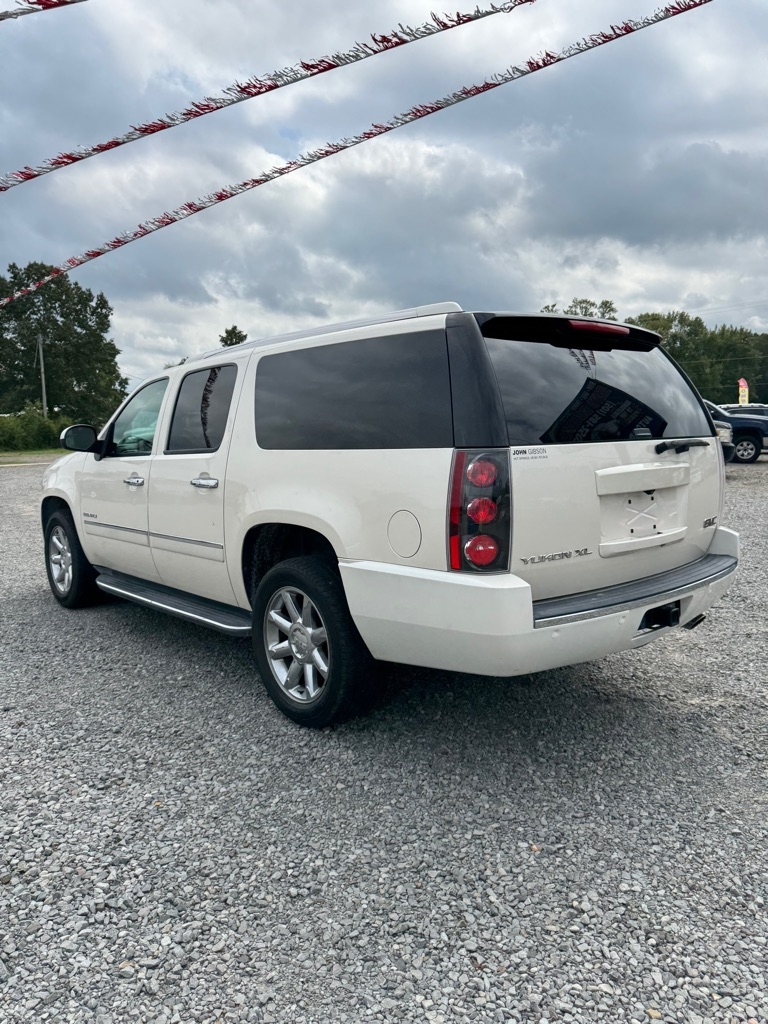 GMC Yukon Denali XL 4WD 2013 GMC Yukon Denali XL 4WD 2013