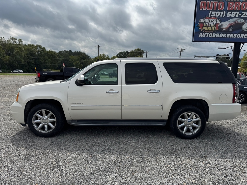 GMC Yukon Denali XL 4WD 2013 GMC Yukon Denali XL 4WD 2013