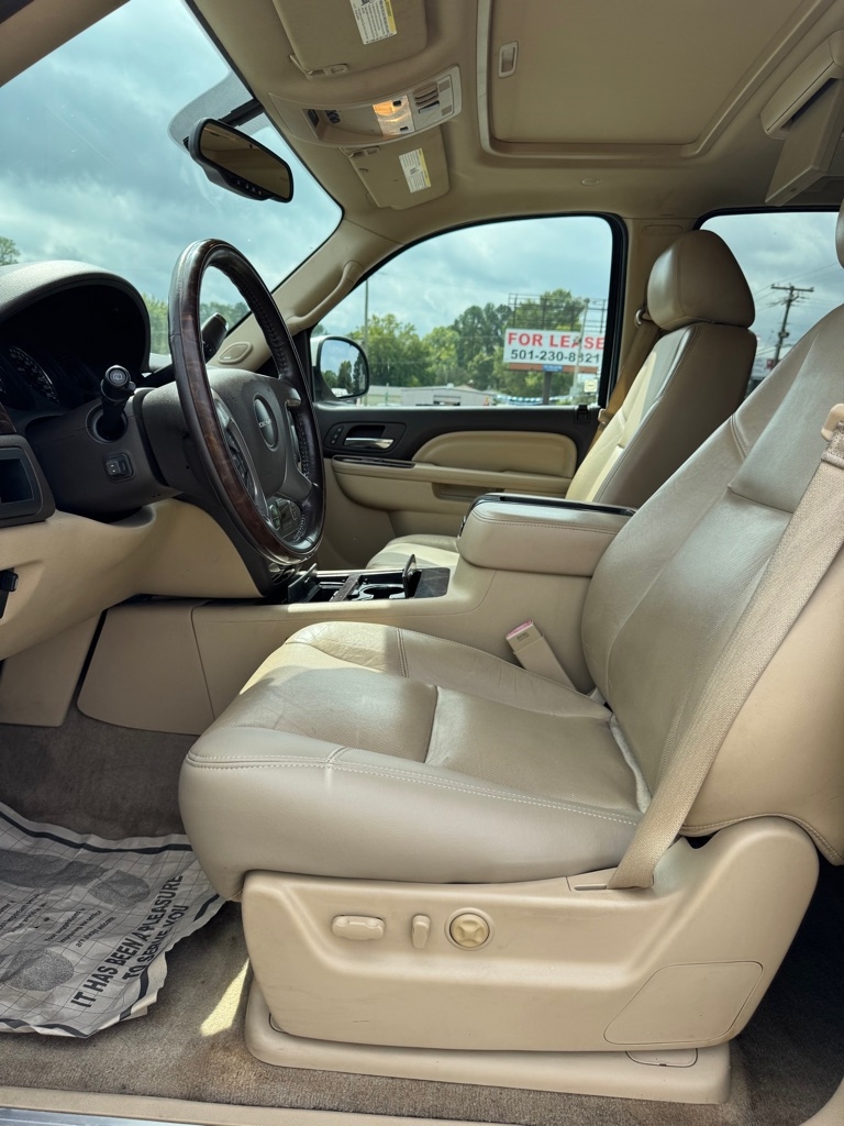 GMC Yukon Denali XL 4WD 2013 GMC Yukon Denali XL 4WD 2013