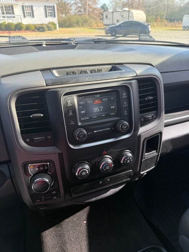 RAM 1500 Tradesman Crew Cab SWB 4WD 2018