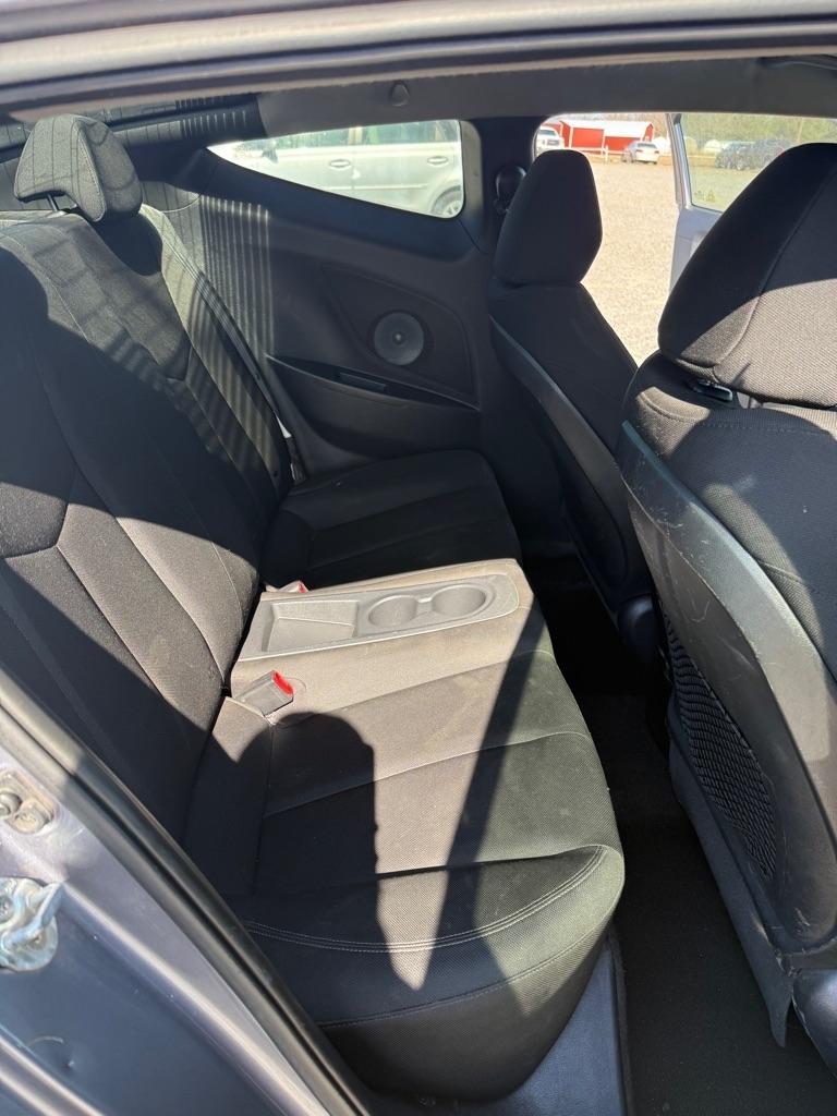 Hyundai Veloster Base 6MT 2016