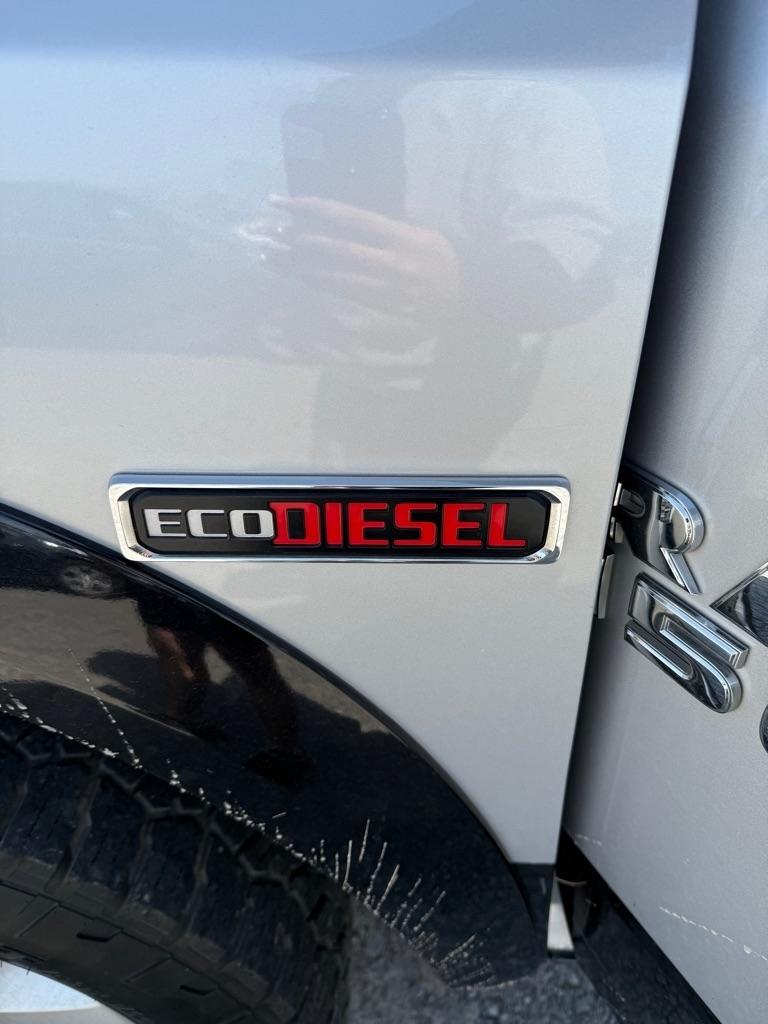 RAM 1500 SLT Crew Cab SWB 4WD 2015