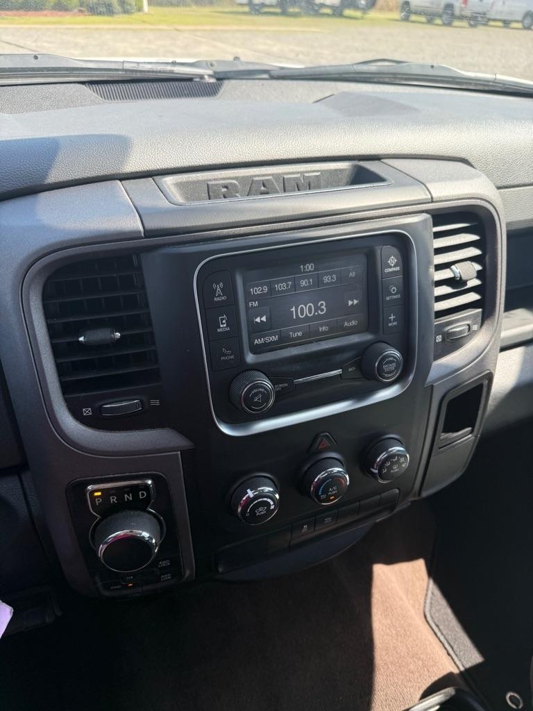 RAM 1500 Tradesman Crew Cab SWB 4WD 2017