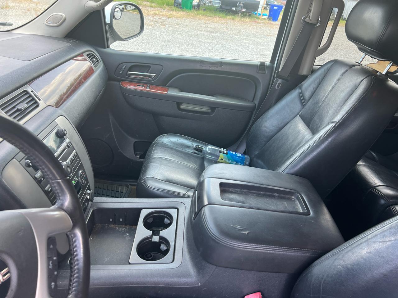GMC Yukon XL SLT 1/2 Ton 2WD 2014