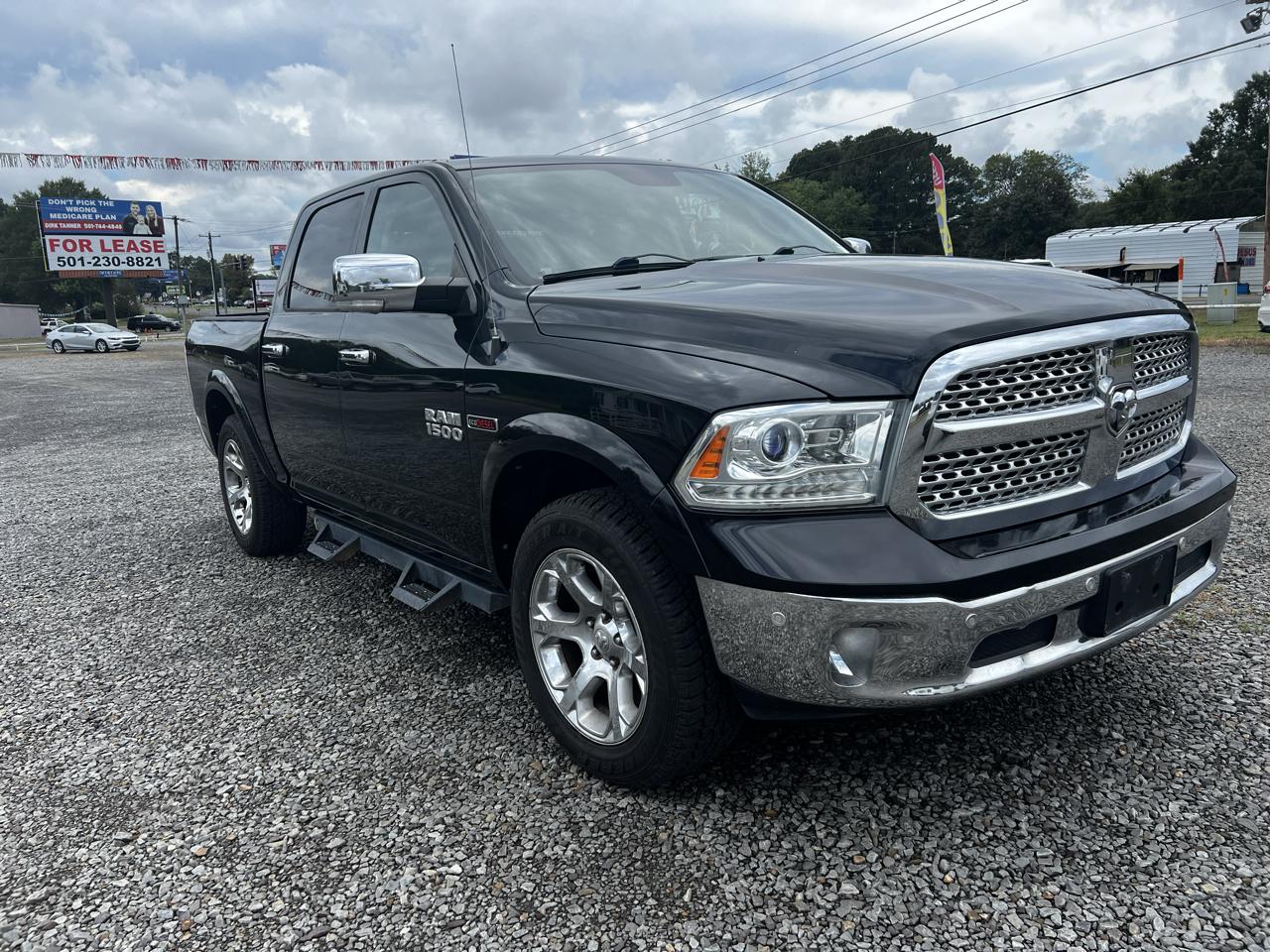 RAM 1500 4WD Crew Cab 140.5" Laramie 2016