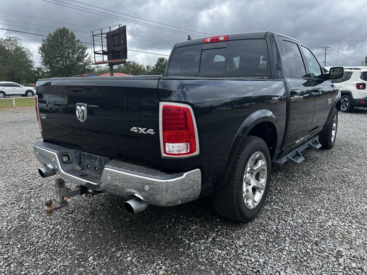 RAM 1500 4WD Crew Cab 140.5" Laramie 2016