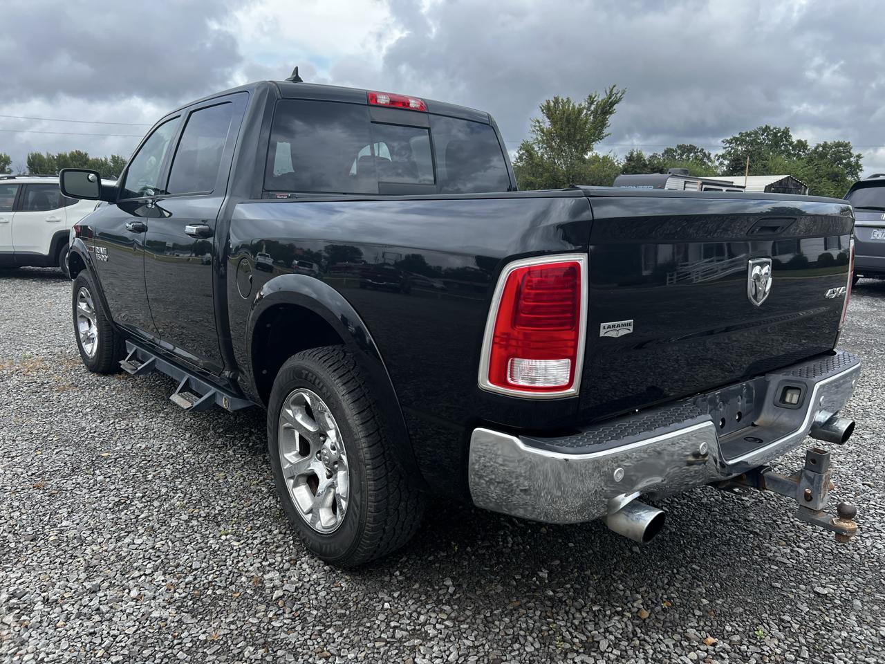 RAM 1500 4WD Crew Cab 140.5" Laramie 2016