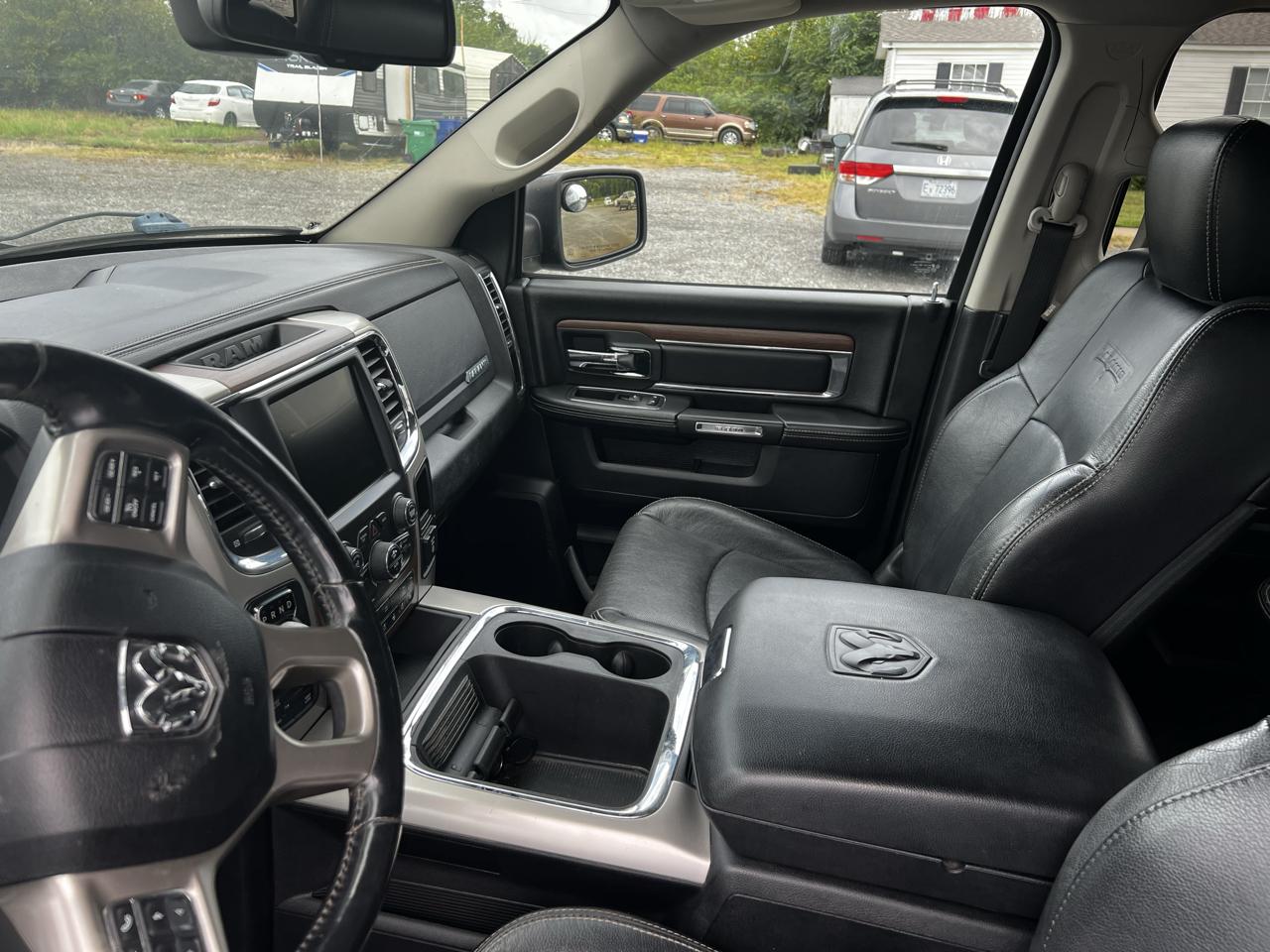 RAM 1500 4WD Crew Cab 140.5" Laramie 2016