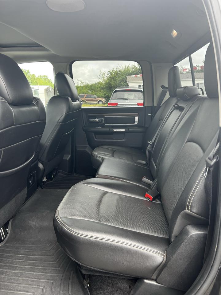 RAM 1500 4WD Crew Cab 140.5" Laramie 2016