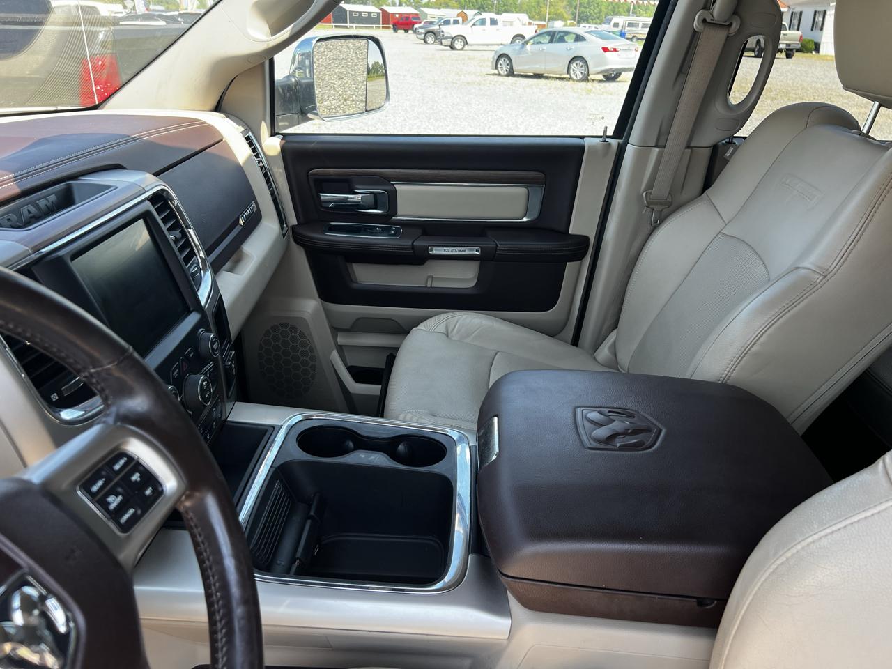 RAM 1500 Laramie Crew Cab SWB 4WD 2016