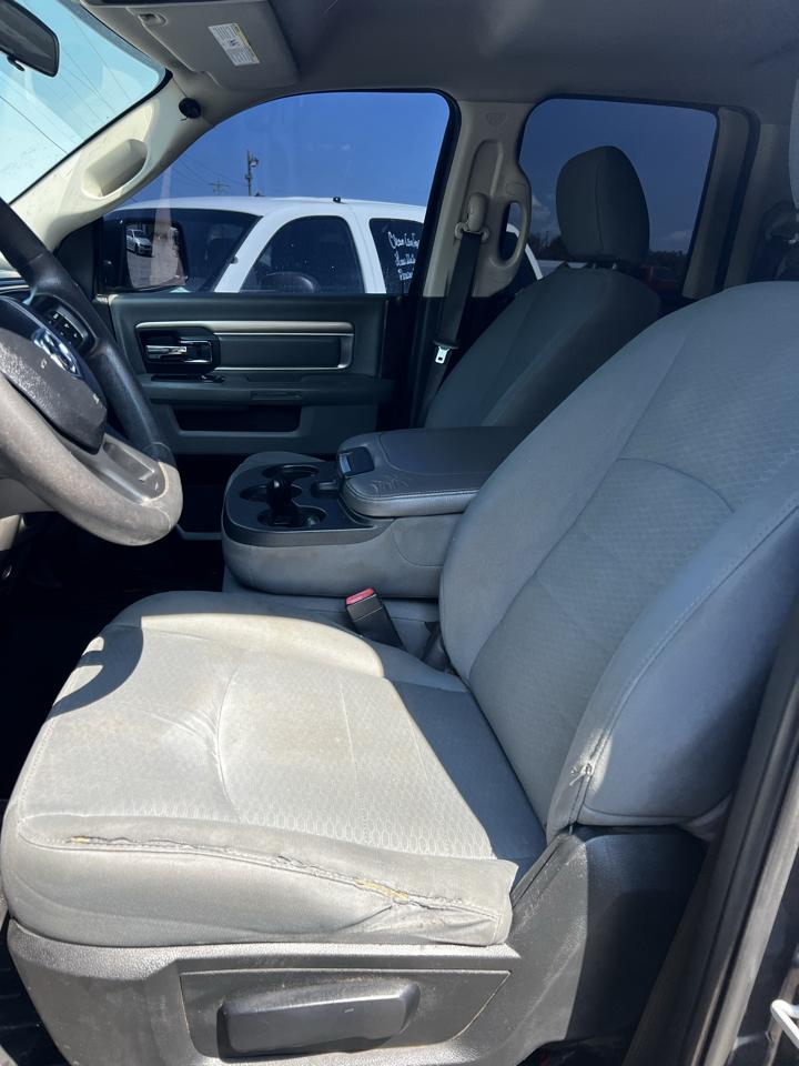 RAM 1500 Tradesman Quad Cab 4WD 2016