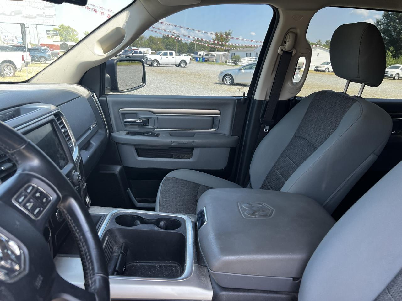 RAM 1500 SLT Crew Cab SWB 4WD 2018