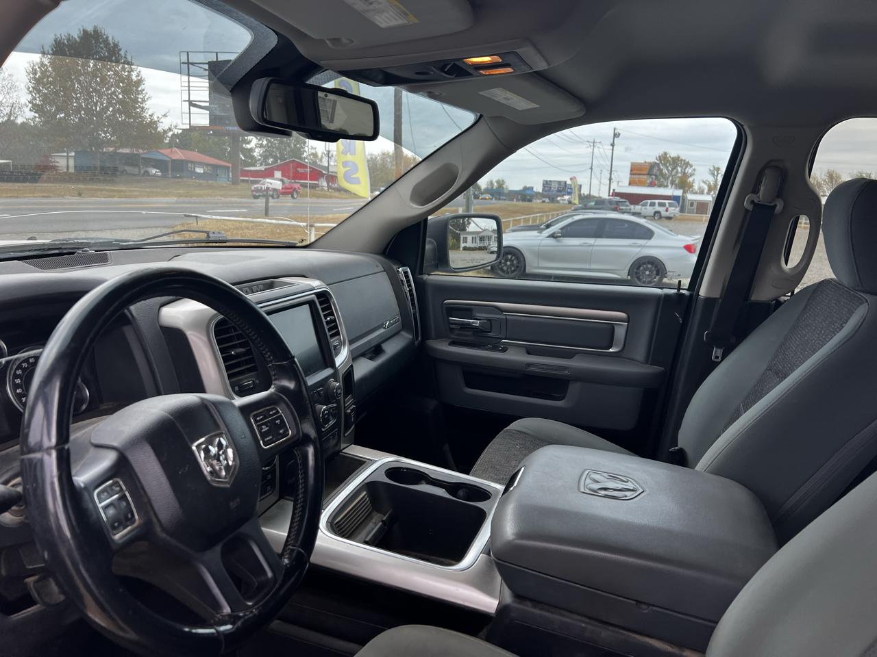 RAM 1500 Tradesman Crew Cab SB 4WD 2019