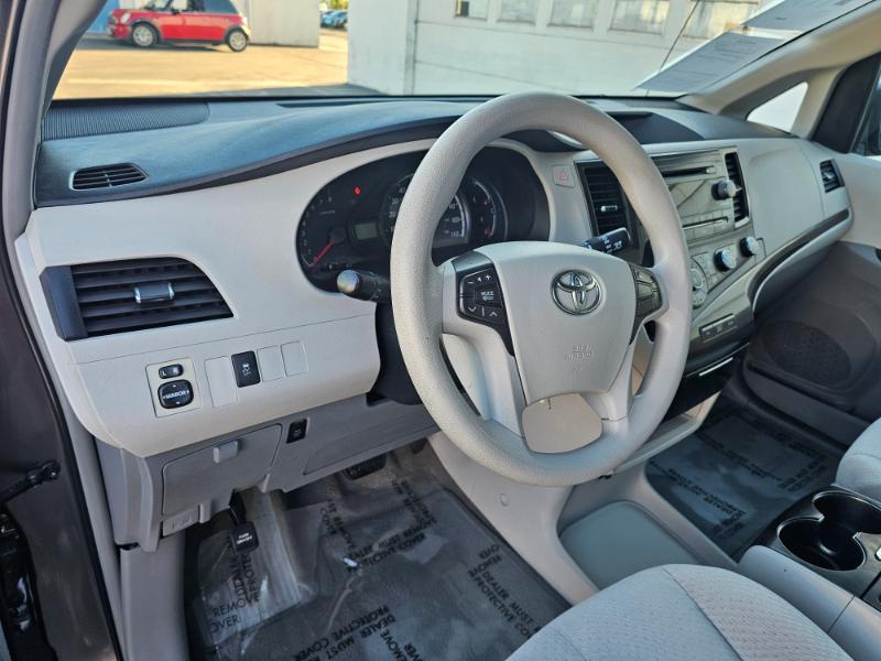 Toyota Sienna  2012 Toyota Sienna  2012