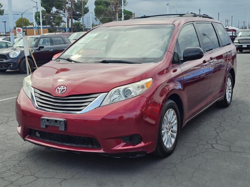 Toyota Sienna  2011 Toyota Sienna  2011