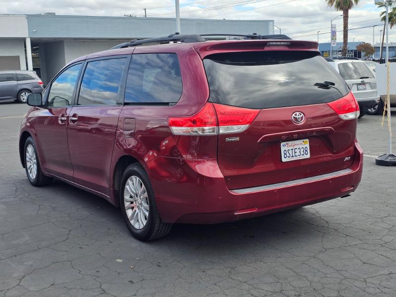 Toyota Sienna  2011 Toyota Sienna  2011