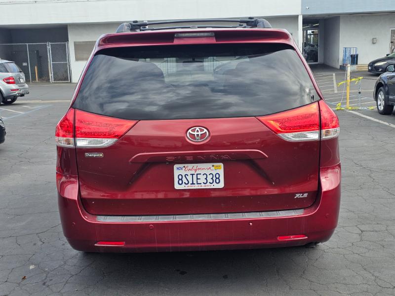 Toyota Sienna  2011 Toyota Sienna  2011