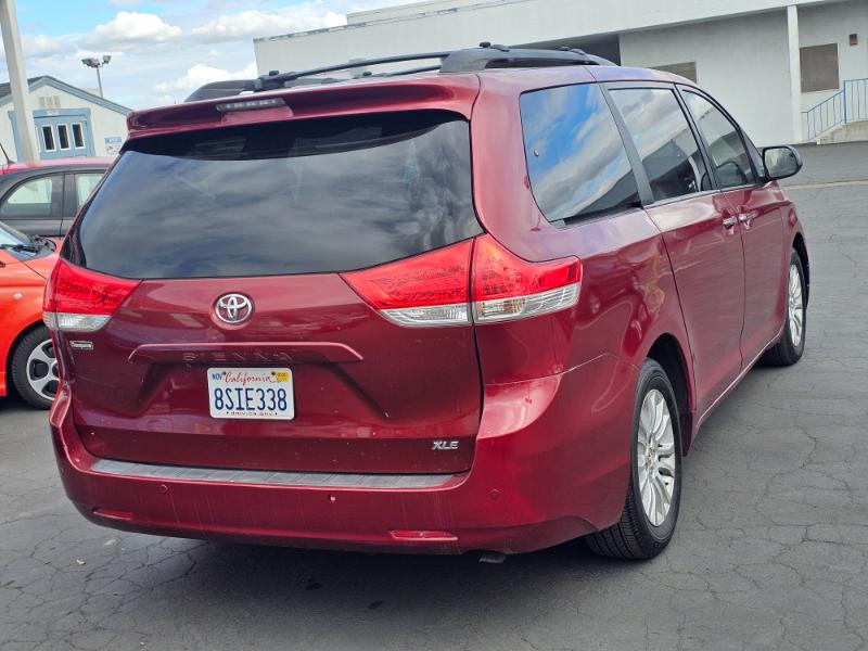 Toyota Sienna  2011 Toyota Sienna  2011