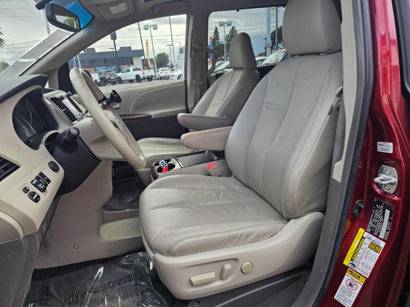 Toyota Sienna  2011 Toyota Sienna  2011