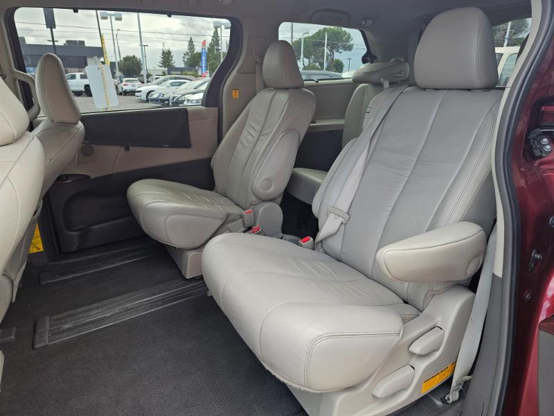 Toyota Sienna  2011 Toyota Sienna  2011