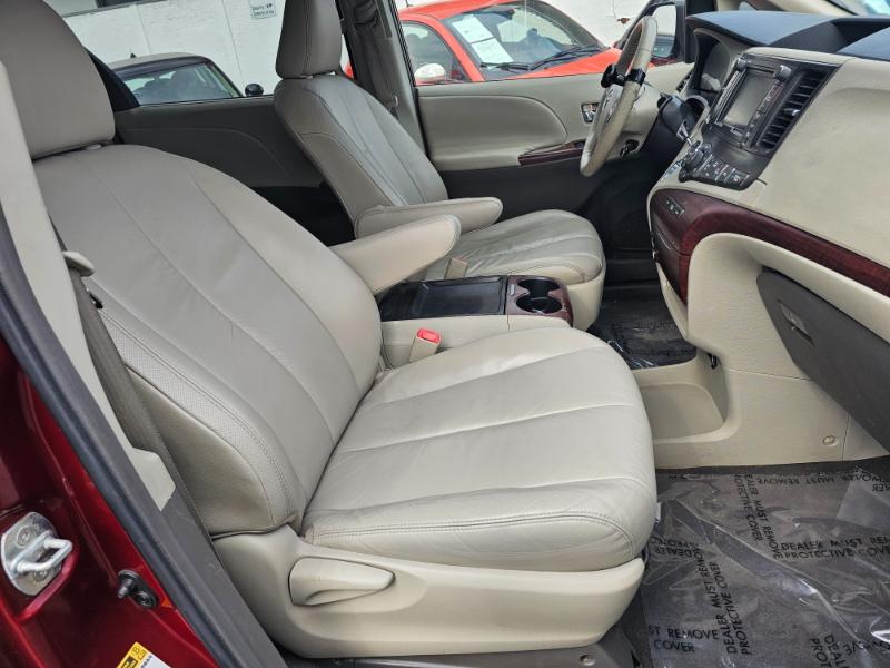 Toyota Sienna  2011 Toyota Sienna  2011