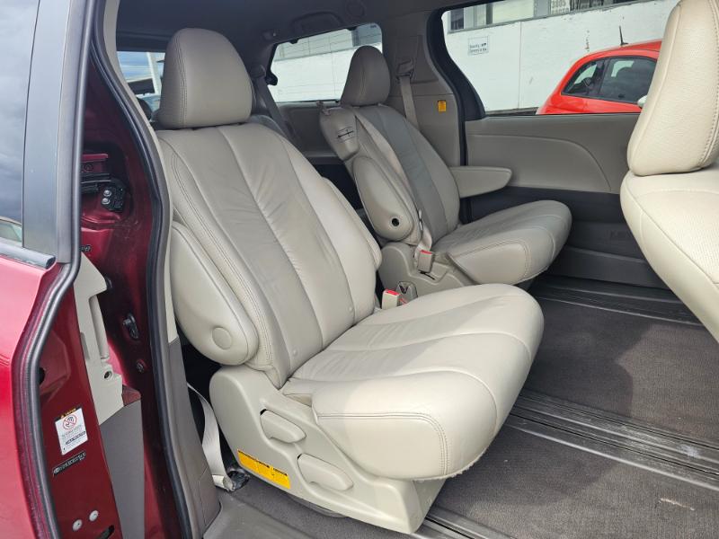 Toyota Sienna  2011 Toyota Sienna  2011