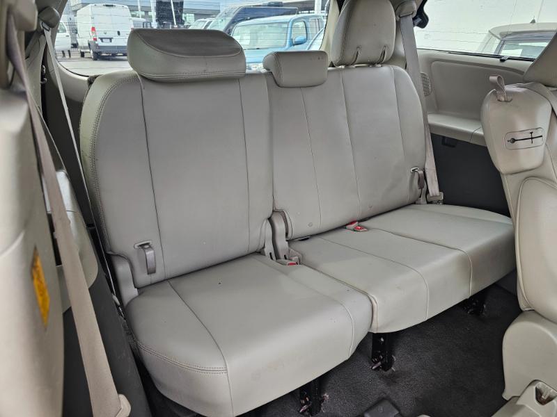 Toyota Sienna  2011 Toyota Sienna  2011