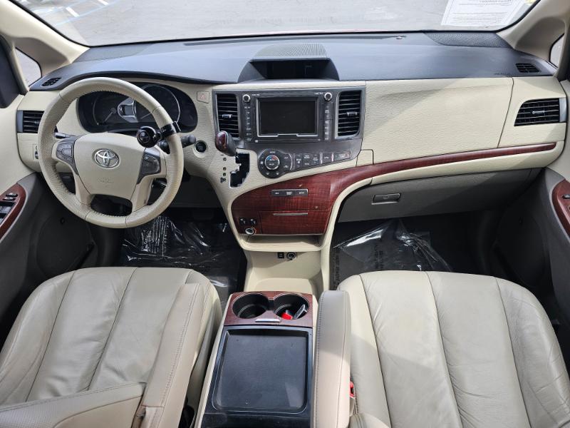 Toyota Sienna  2011 Toyota Sienna  2011