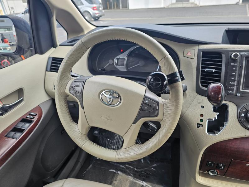 Toyota Sienna  2011 Toyota Sienna  2011